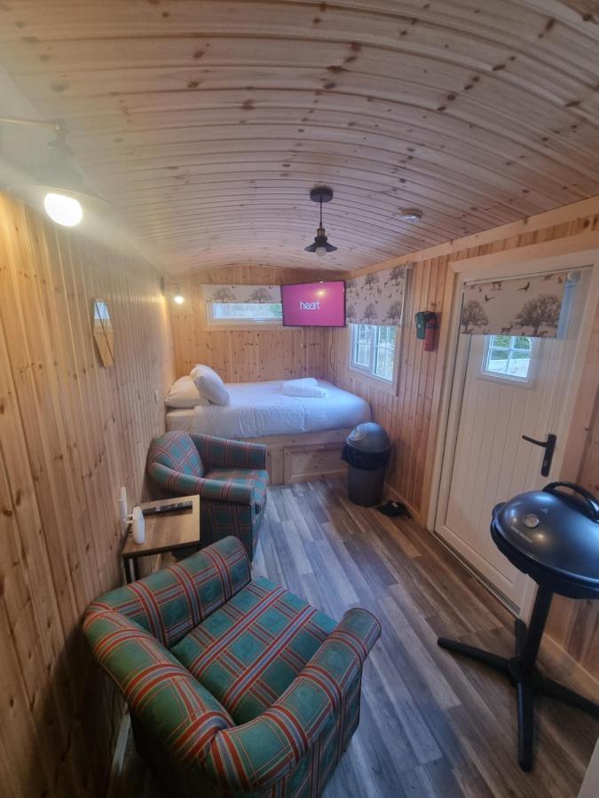 Blair Snug Hut Apartment Kelty Exterior photo