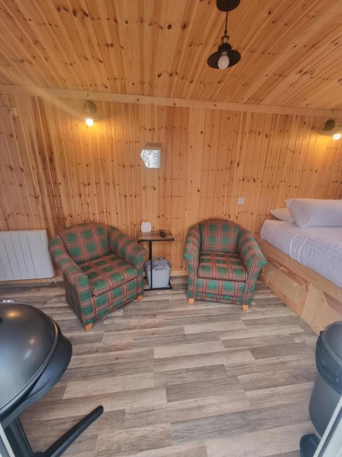 Blair Snug Hut Apartment Kelty Exterior photo